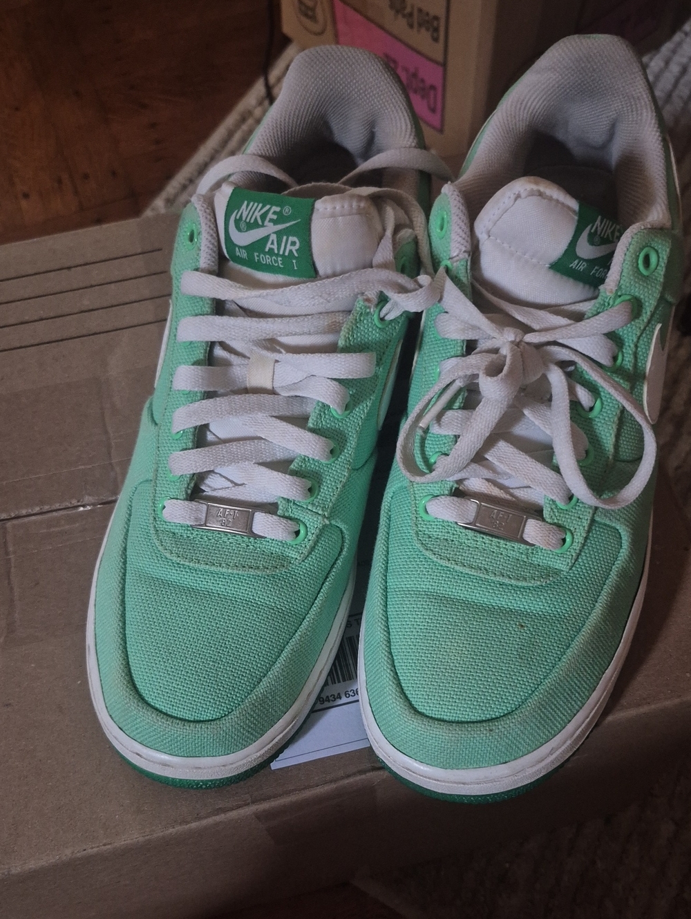 USED.  Nike  Air Force 1 Low Mint Green / White Sneakers
